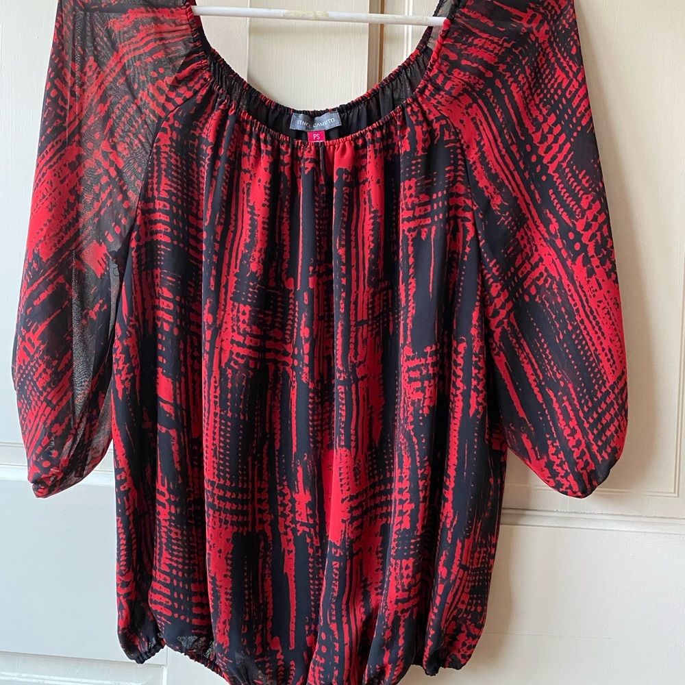 Vince Camuto scoop neck blouse with puff sleeve